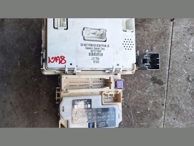 bontott SUZUKI SWIFT III Biztosítéktábla Utastér