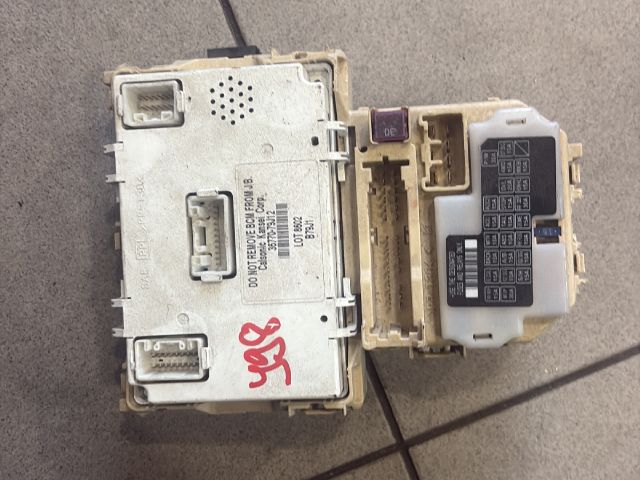 bontott SUZUKI SWIFT III Biztosítéktábla Utastér