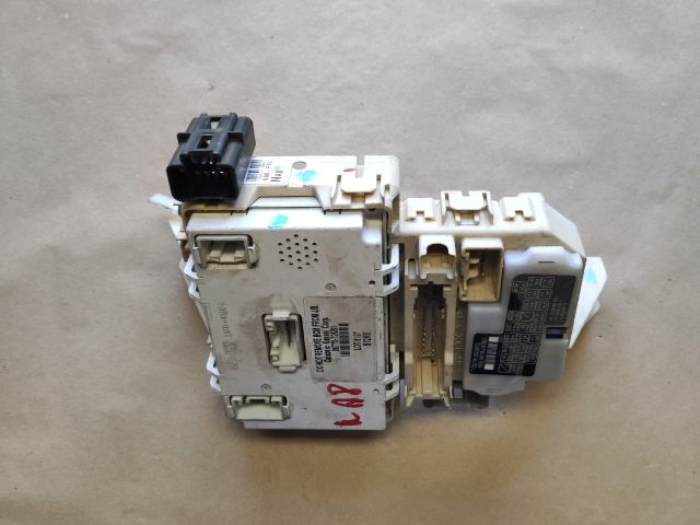 bontott SUZUKI SWIFT III Biztosítéktábla Utastér