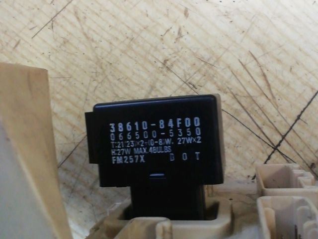 bontott SUZUKI SWIFT III Biztosítéktábla Utastér