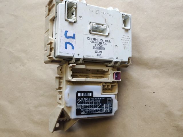 bontott SUZUKI SWIFT III Biztosítéktábla Utastér