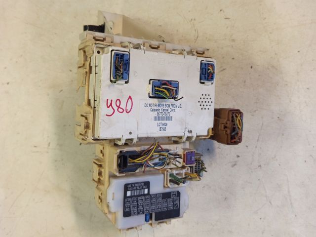 bontott SUZUKI SWIFT III Biztosítéktábla Utastér