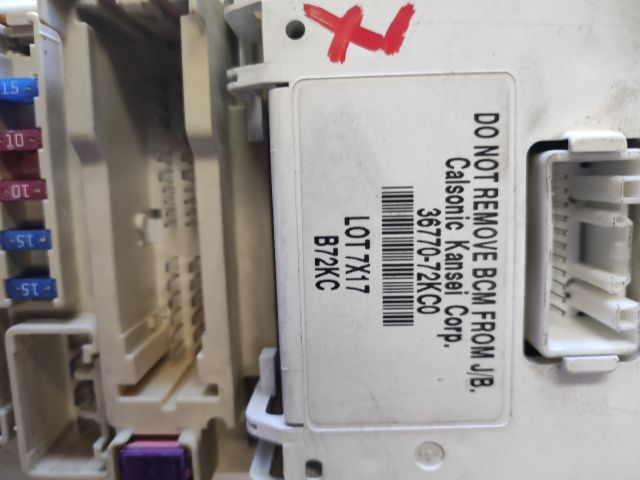 bontott SUZUKI SWIFT III Biztosítéktábla Utastér