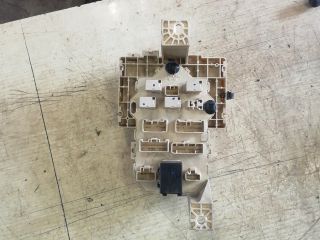 bontott SUZUKI SWIFT III Biztosítéktábla Utastér