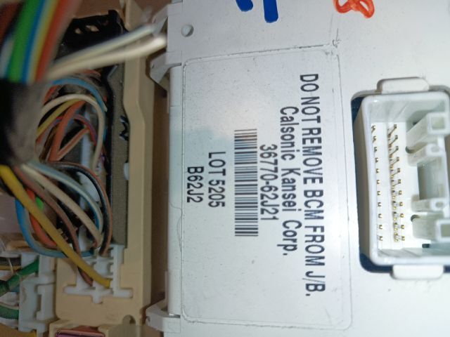 bontott SUZUKI SWIFT III Biztosítéktábla Utastér