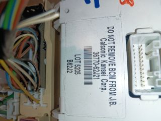 bontott SUZUKI SWIFT III Biztosítéktábla Utastér