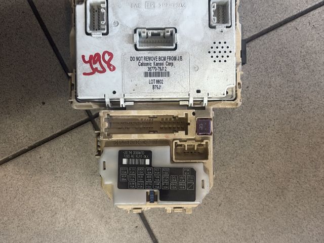 bontott SUZUKI SWIFT III Biztosítéktábla Utastér