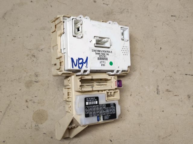 bontott SUZUKI SWIFT III Biztosítéktábla Utastér