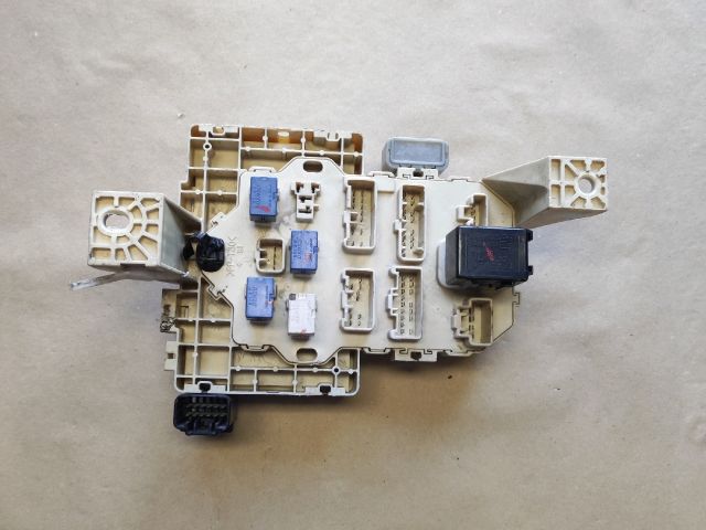 bontott SUZUKI SWIFT III Biztosítéktábla Utastér