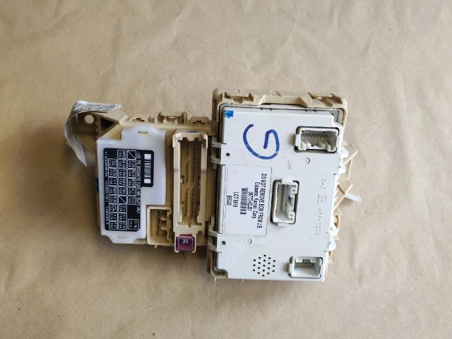 bontott SUZUKI SWIFT III Biztosítéktábla Utastér