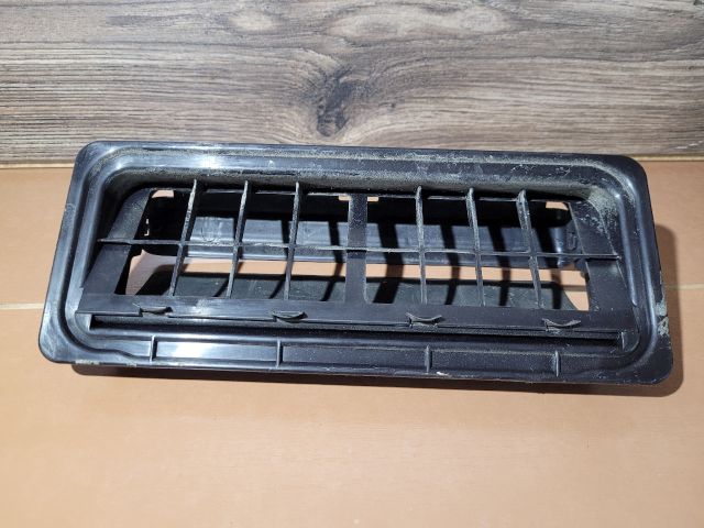 bontott SUZUKI SWIFT III Csomagtér Szellőző Hátsó