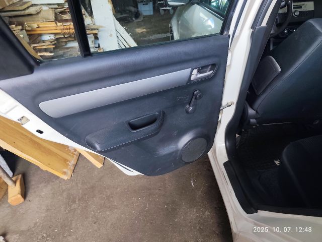 bontott SUZUKI SWIFT III Csomagtér Szellőző Hátsó