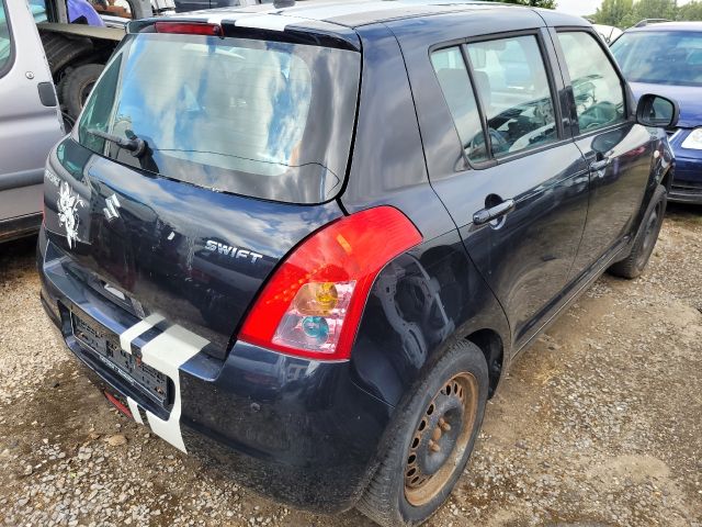 bontott SUZUKI SWIFT III Csomagtérajtó Jobb Zsanér
