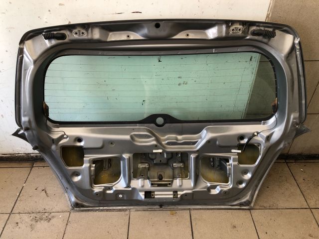 bontott SUZUKI SWIFT III Csomagtérajtó (Részeivel)