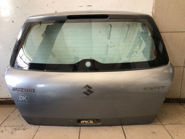 bontott SUZUKI SWIFT III Csomagtérajtó (Részeivel)