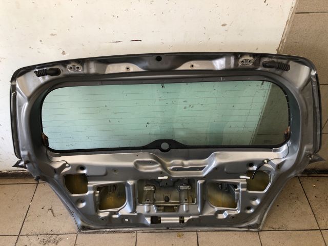 bontott SUZUKI SWIFT III Csomagtérajtó (Részeivel)