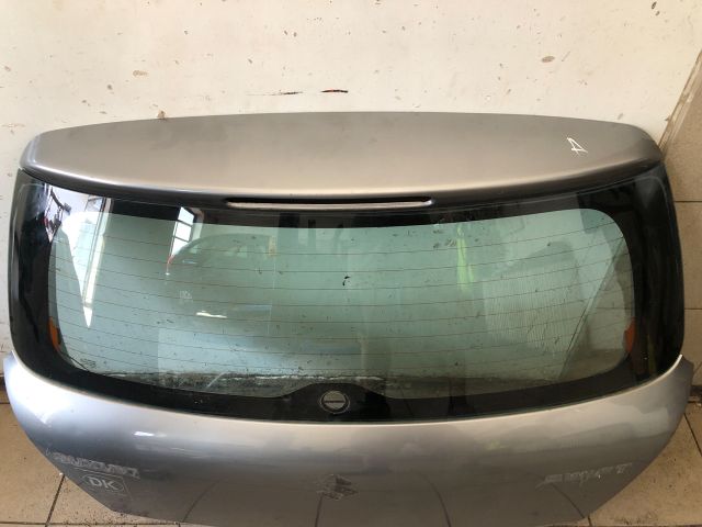 bontott SUZUKI SWIFT III Csomagtérajtó (Részeivel)