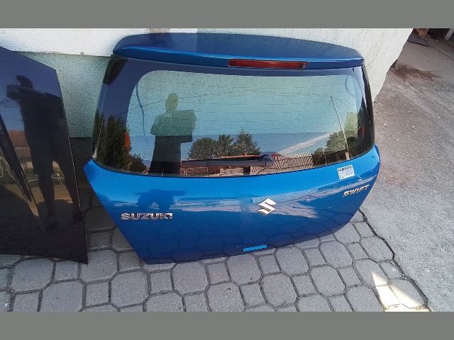 bontott SUZUKI SWIFT III Csomagtérajtó (Részeivel)