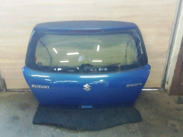 bontott SUZUKI SWIFT III Csomagtérajtó (Részeivel)