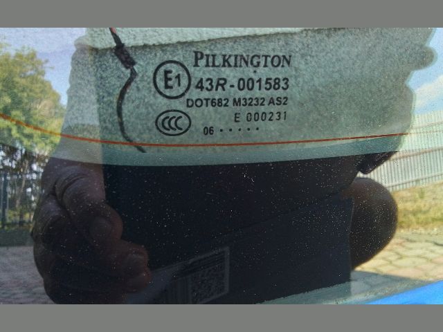 bontott SUZUKI SWIFT III Csomagtérajtó (Részeivel)