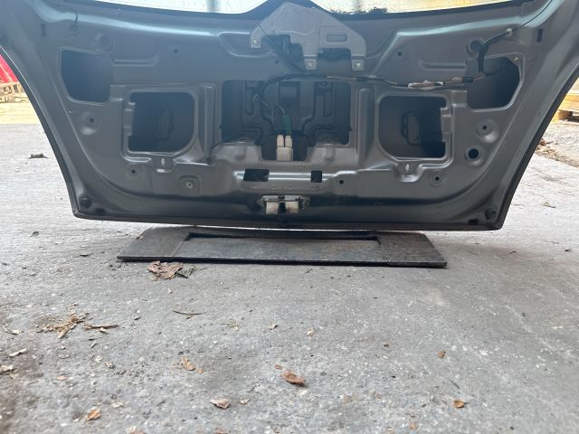 bontott SUZUKI SWIFT III Csomagtérajtó (Üres lemez)