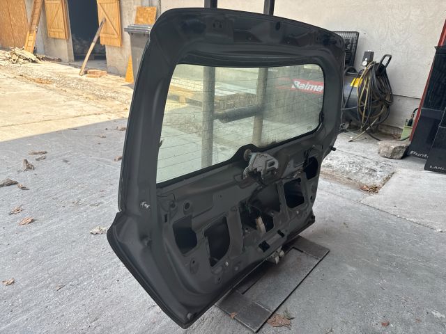 bontott SUZUKI SWIFT III Csomagtérajtó (Üres lemez)