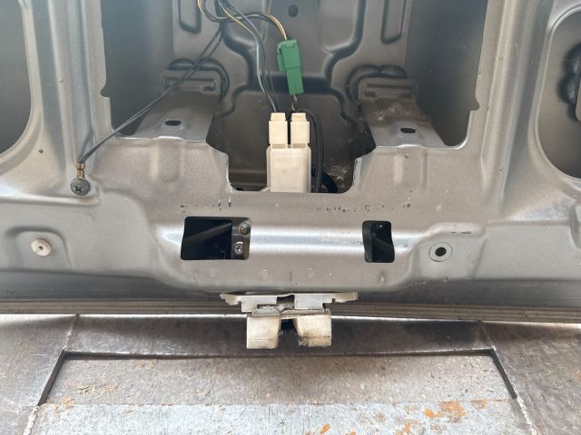 bontott SUZUKI SWIFT III Csomagtérajtó (Üres lemez)