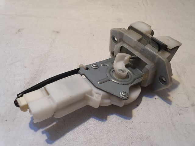 bontott SUZUKI SWIFT III Csomagtérajtó Zárszerkezet