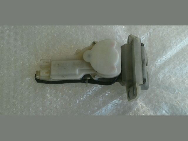 bontott SUZUKI SWIFT III Csomagtérajtó Zárszerkezet