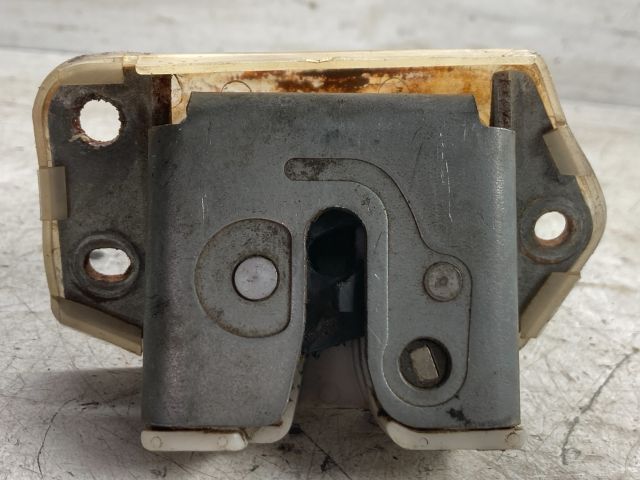 bontott SUZUKI SWIFT III Csomagtérajtó Zárszerkezet