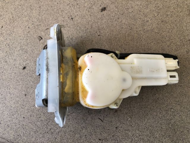 bontott SUZUKI SWIFT III Csomagtérajtó Zárszerkezet