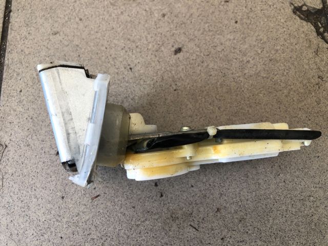 bontott SUZUKI SWIFT III Csomagtérajtó Zárszerkezet