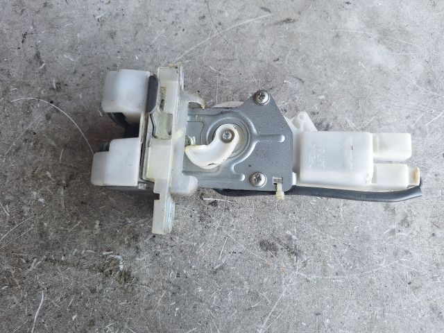 bontott SUZUKI SWIFT III Csomagtérajtó Zárszerkezet