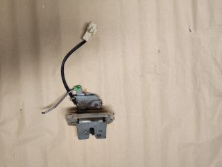 bontott SUZUKI SWIFT III Csomagtérajtó Zárszerkezet