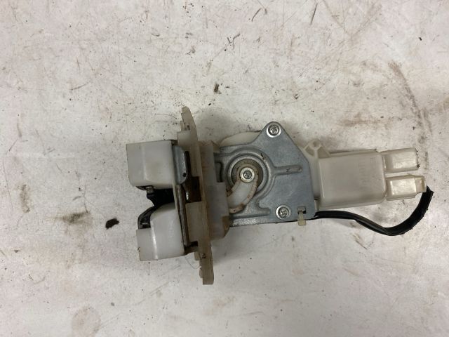 bontott SUZUKI SWIFT III Csomagtérajtó Zárszerkezet