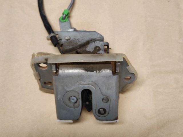 bontott SUZUKI SWIFT III Csomagtérajtó Zárszerkezet