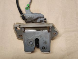 bontott SUZUKI SWIFT III Csomagtérajtó Zárszerkezet