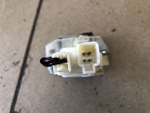 bontott SUZUKI SWIFT III Csomagtérajtó Zárszerkezet