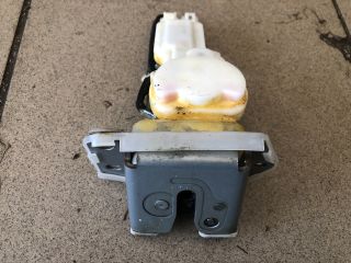 bontott SUZUKI SWIFT III Csomagtérajtó Zárszerkezet