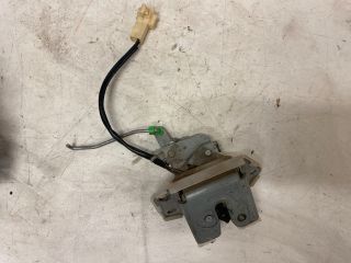 bontott SUZUKI SWIFT III Csomagtérajtó Zárszerkezet