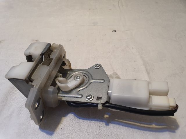 bontott SUZUKI SWIFT III Csomagtérajtó Zárszerkezet