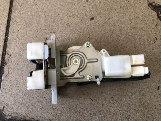 bontott SUZUKI SWIFT III Csomagtérajtó Zárszerkezet