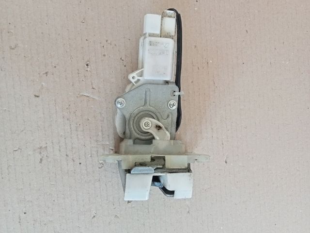 bontott SUZUKI SWIFT III Csomagtérajtó Zárszerkezet