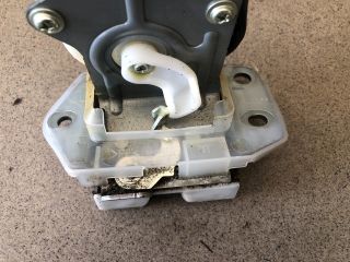 bontott SUZUKI SWIFT III Csomagtérajtó Zárszerkezet