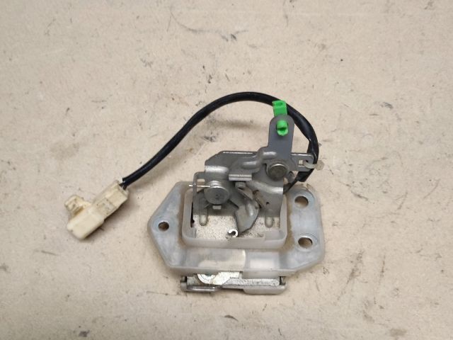 bontott SUZUKI SWIFT III Csomagtérajtó Zárszerkezet