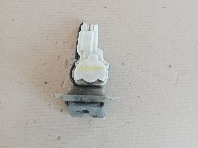 bontott SUZUKI SWIFT III Csomagtérajtó Zárszerkezet