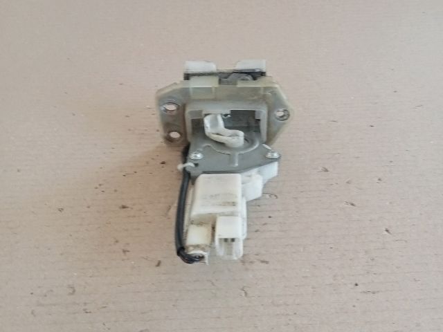 bontott SUZUKI SWIFT III Csomagtérajtó Zárszerkezet