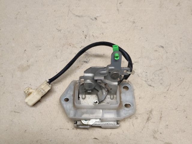 bontott SUZUKI SWIFT III Csomagtérajtó Zárszerkezet