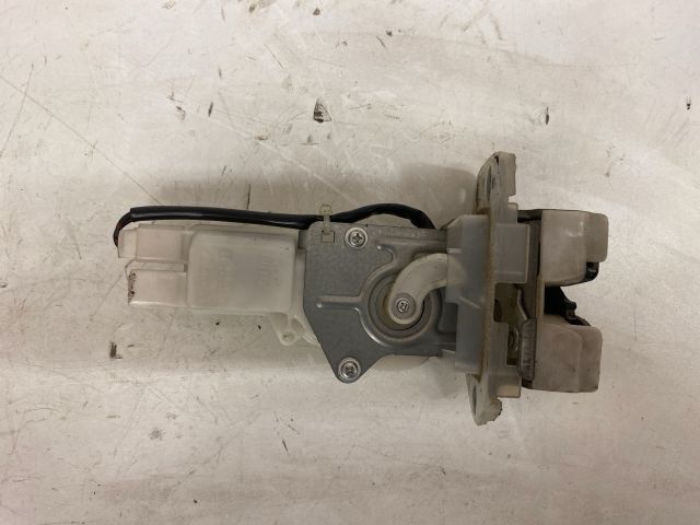 bontott SUZUKI SWIFT III Csomagtérajtó Zárszerkezet