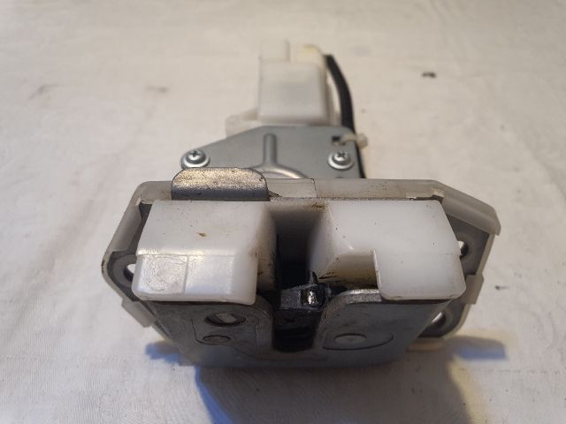 bontott SUZUKI SWIFT III Csomagtérajtó Zárszerkezet